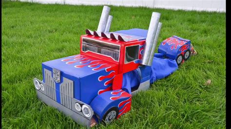 Homemade budget transformer halloween costume : Optimus Prime Transformers Cardboard Costume : Autobot to Semi-Truck