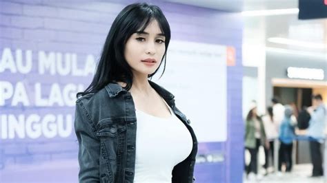 5 Model Rambut Bibie Julius Dj Seksi Dan Model Majalah Dewasa Super