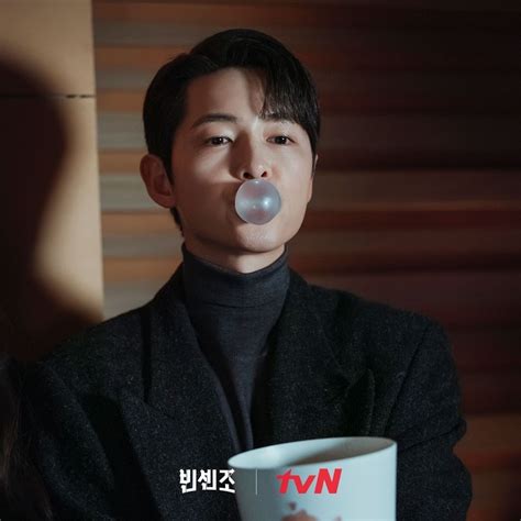 Vincenzo (2021) episode 17 online. 10 Foto Song Joong Ki Jadi Vincenzo Cassano, Gantengnya Bikin Meleleh