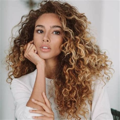 22 long curly hairstyles and colors 2019 long hair styles curly hair trends curly hair photos