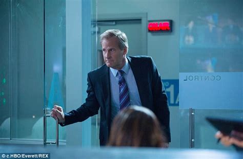 Aaron Sorkin Quitting Tv After The Newsroom Ends To Focus On Feature Films Daily Mail Online