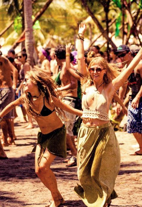 ﾟUpZiya Photo in 2020 Hippie Woodstock hippies Hippie lifestyle