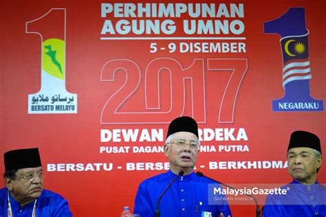 The pareto principle states that for many outcomes, roughly 80% of consequences come from 20% of the causes (the vital few). Hal lain boleh kerjasama, hal prinsip tak - PM