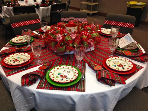 30+ Christmas Centerpiece Ideas For Round Table – ZYHOMY
