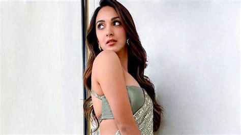 Kiara Advani S Sequinned Manish Malhotra Sari Came With The Most Unique One Shoulder Blouse