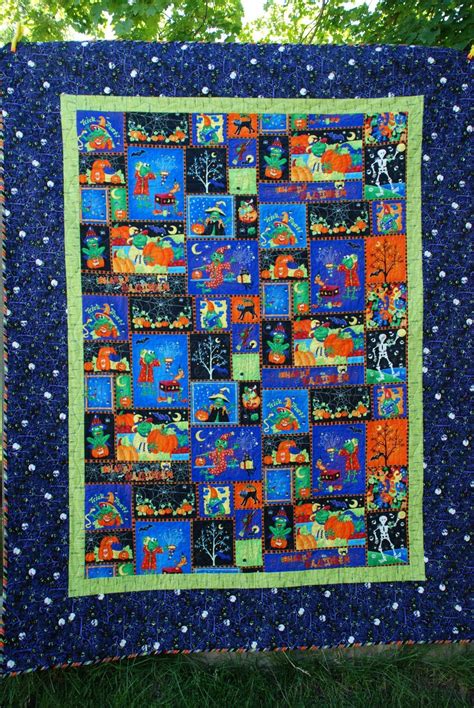Taylors Halloween Glow In The Dark Quilt Halloween Quilts Holiday