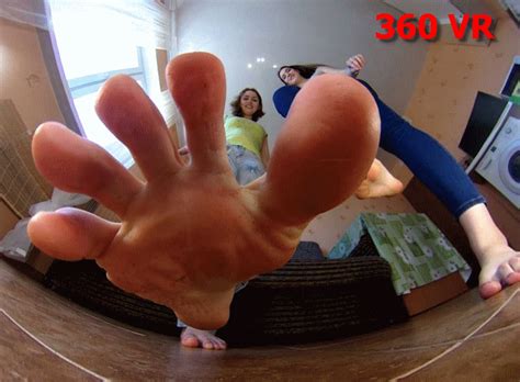 under giantess soles adelaide barefoot and converse 4k