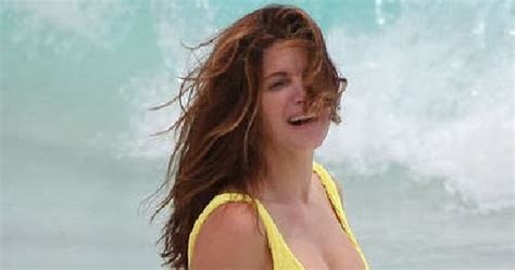 Softly Temperature Stephanie Seymour Walks In A Yellow Bikini In Saint