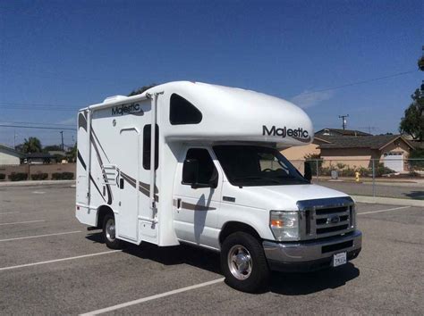 2010 Used Thor Motor Coach Four Winds Majestic 19g Class C In
