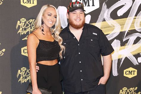 Luke Combs Sings Better Together A Love Song For His Wife On 2020 Acm Awards Love Songs