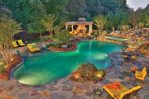 Backyard Pool Design With Mesmerizing Effect For Your Home