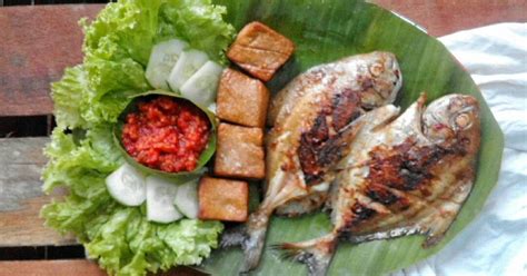 Dengan menggunakan racikan umpan yang paling jos, kalian bisa dengan mudah mendapatkan ikan bawal yang terkenal galak di habitat alami. Resep Ikan bawal bakar bumbu kecap (#PostingRame2_Ikan) oleh Nila Shanif - Cookpad