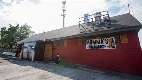 Downtown Memphis Mommas Roadhouse Takes Over The Dirty Crow Dive Bar