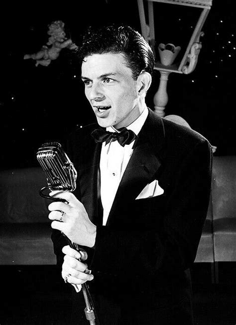 Lovely video of frank sinatra singin old man river =) i don't own the rights of the video & all that stuff. Frank Sinatra | Frank sinatra, Sinatra, Old movie stars