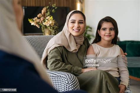 Young Muslim Women Talking Photos Et Images De Collection Getty Images