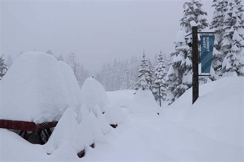 Snoqualmie Pass Breaks All Time Record For Snowiest Day Komo