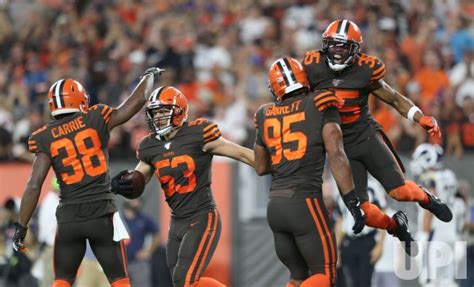 Photo Browns Defense Celebrates Fumble Recovery Against Rams
