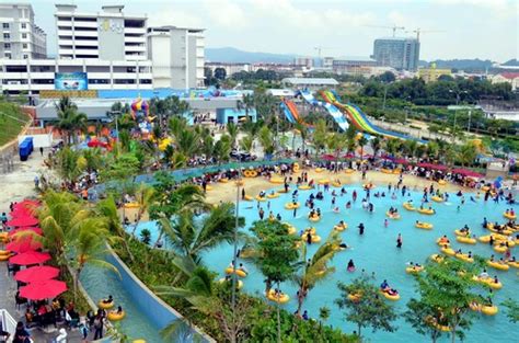 Taman tema air terbesar di negeri sembilan ini seluas 9.2 hektar. Top 10 Taman Tema Air Di Malaysia Yang Wajib Anda Pergi ...