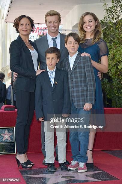 Simon Baker Honored With Star On The Hollywood Walk Of Fame Photos Et Images De Collection