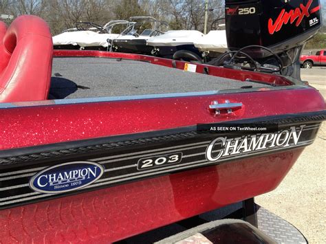 Same day shipping on most orders! 2003 Champion Boats 203 Cx