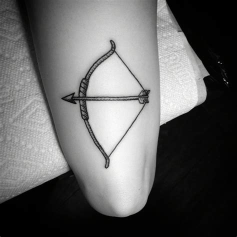 Bow tattoos are great because they can come in all shapes. Line work bow and arrow tattoo For appointments and ...