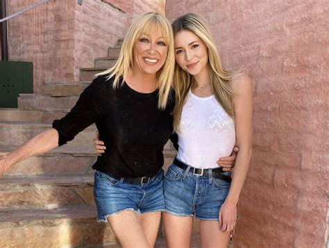Suzanne Somers 74 Twins In Shorts Alongside 25 Year Old Granddaughter