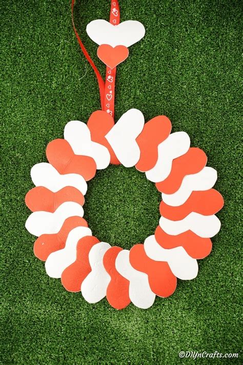 Glittery Valentines Day Paper Heart Wreath Diy And Crafts