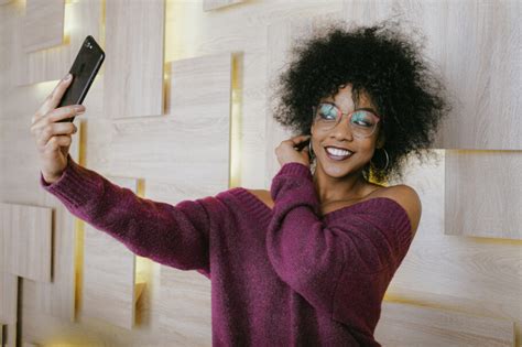 how to take a good selfie 20 easy tricks to try