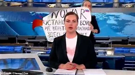 Russian Journalist Avoids Jail As She Is Sentenced For State Tv Anti War Protest Daily Mail Online