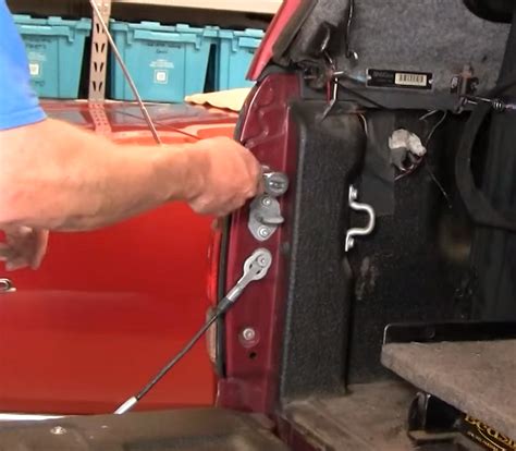 Toyota Tundra: How to Replace Your Tail Light Assembly | Yotatech