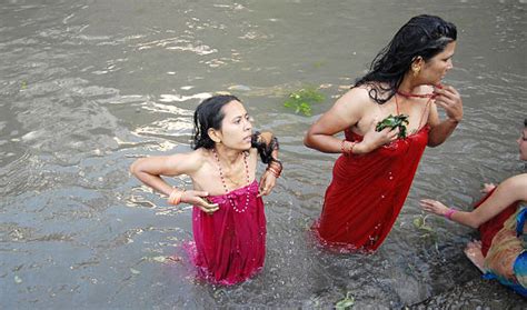 Nepalese Hindu Women Takes A Ritual Bath Pictures Getty Images