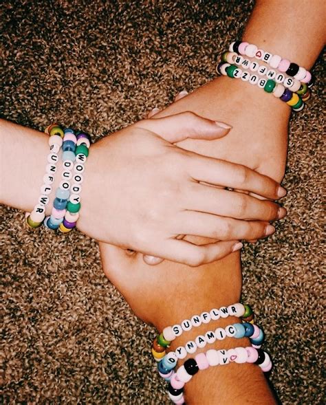 Idea By Tesshaines On Bling Bling Friendship Bracelets With Beads
