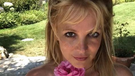 Britney Spears nem bír magával újabb félmeztelen fotót posztolt Liner hu