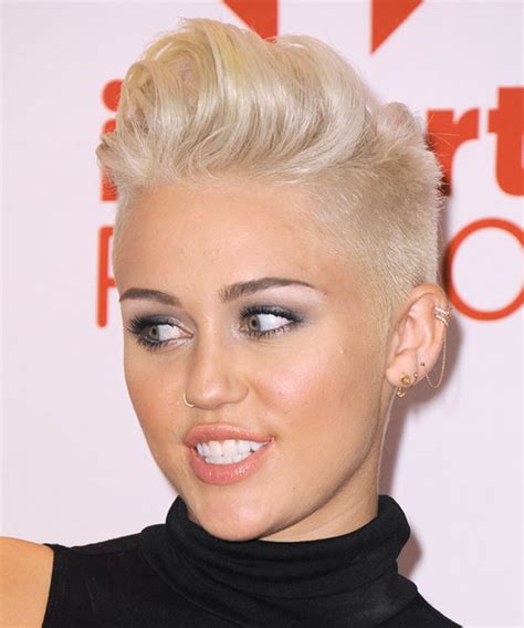Miley cyrus is here with her stylish look to inspire you! Miley Cyrus Short Straight Alternative Hairstyle - Light ...
