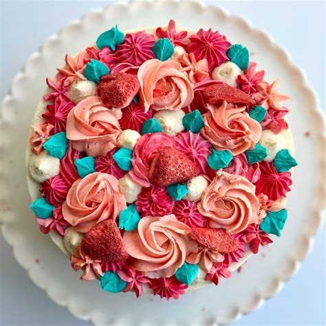 Strawberries And Cream Buttercream Swirl Cake Cake Style
