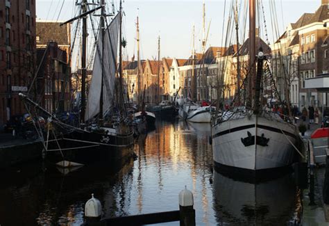 Ruim twintig sfeervol verlichte, historische schepen meren aan in het mooiste stukje binnenstad van groningen voor een weekend bomvol muziek,. Zeilreizen Nederland: prijzen zeiltochten, zeilvakanties ...