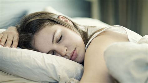 Почему скрипят зубами во сне причины скрежета зубами во сне у взрослых
