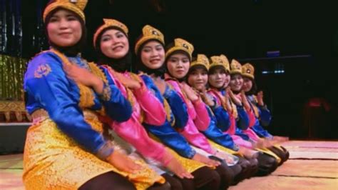 Jenis tari saman yang eksis di aceh. Tari Ratoh Jaroe Ratoh Jaroe Dance Kosentra Group Youtube