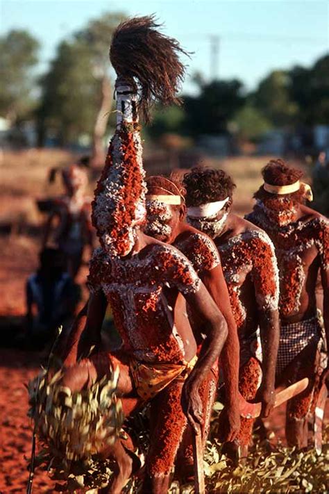 warlpiri men aboriginal dancing northern territory australia ozoutback