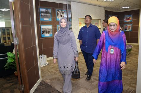 Kami dari sub shah alam telah sebulat suara, menggunakan logo baharu rasmi untuk tahun 2019 & tahun2 mendatang penggunaan logo sub sendiri, kembali digunakan untuk memudahkan pergerakkan kawasan jajahan shah alam khususnya #terusgerakbossku #mentalitijuara. Lawatan Kerja PTAR ke Jabatan Penerangan Malaysia ...