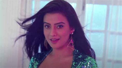 Bhojpuri Actress Akshara Singh Song Ek Lakh Ka Lehnga Goes Viral Watch