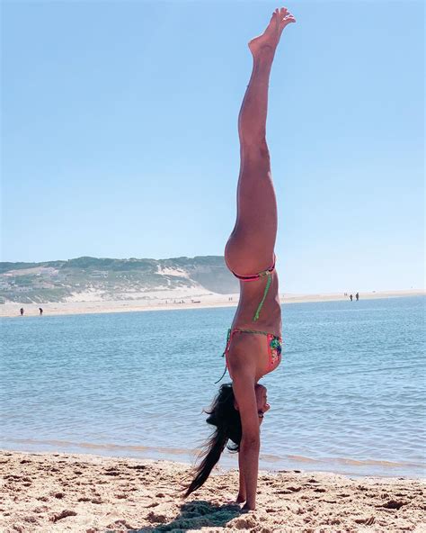 O yoga na vida de cuca roseta não foi amor à primeira vista. Cuca Roseta, a fadista de corpo de sonho e abdominais ...