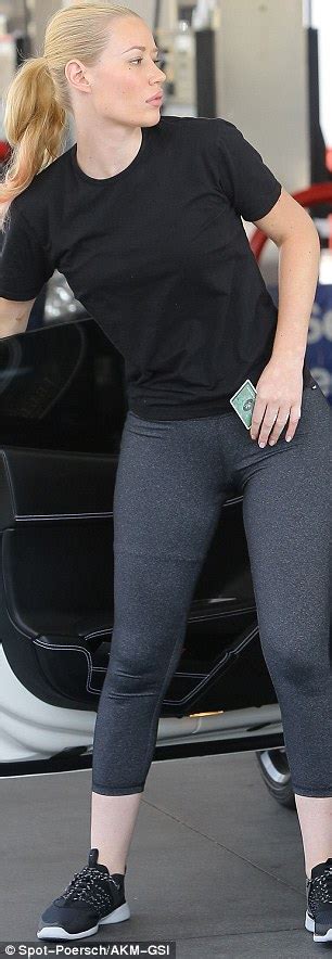 Iggy Azalea Shows Off Her Shapely Derriere In Skintight Yoga Pants