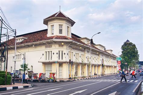 Menyelamatkan Bangunan Tua Bersejarah Di Bandung Story Of The Pack