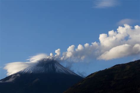 El Volcán Tungurahua En Ecuador Vuelve A La Actividad