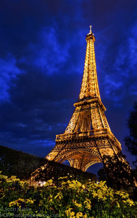 Eiffel Tower Lights Night Paris Image 617940 On