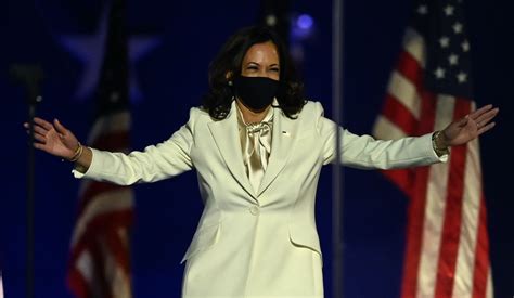 kamala harris wore a suffragette white suit for her victory speech