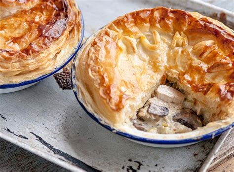 Chicken, leek and mushroom pie recipe - Saga