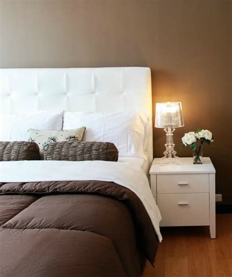 Are you looking for easy and cheap ways to decorate a bedroom? Frugal Friendly Ways to Decorate Your Bedroom - Miss ...