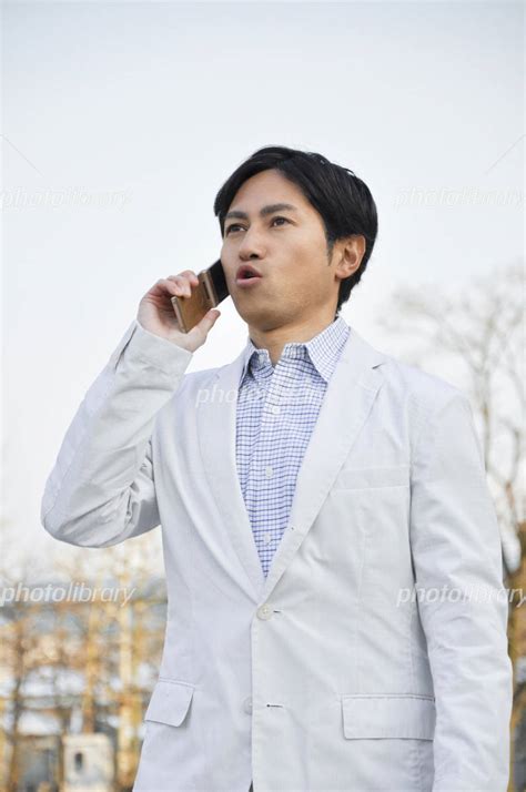 携帯電話で通話するビジネスマン 写真素材 [ 2371612 ] フォトライブラリー photolibrary